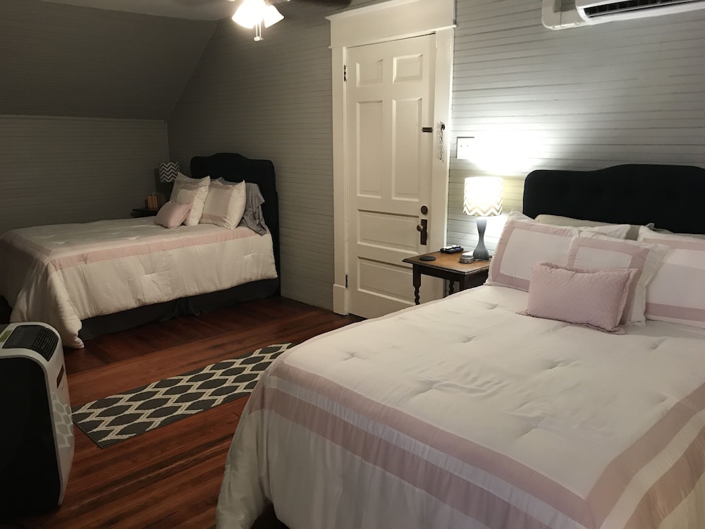 Room, 2 Double Beds, Private Bathroom photo 2
