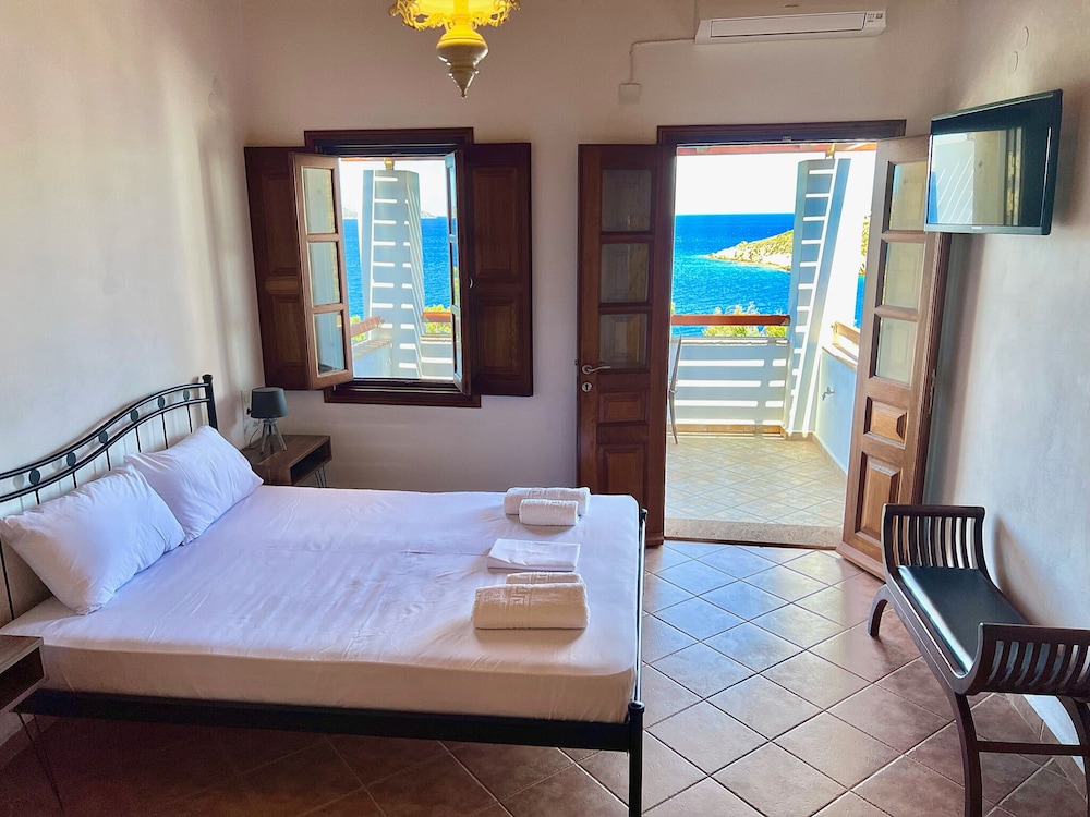 Studio Suite, 1 Double Bed, Sea View photo 1