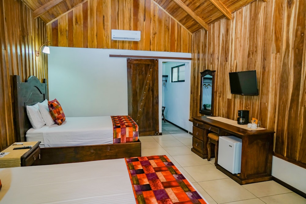 Superior Cabin, 2 Queen Beds, Terrace, Mountain View