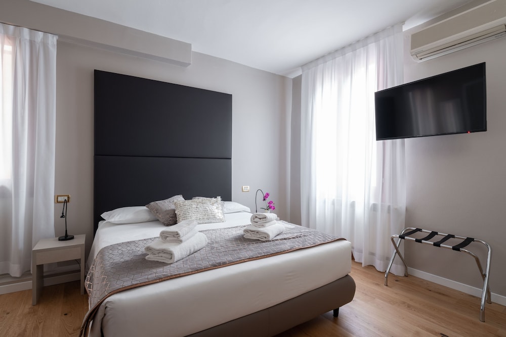 Deluxe Room, 1 Bedroom photo 3