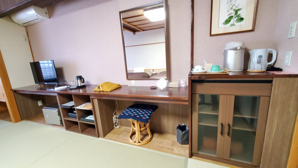 [Mountain Side Superior] Japanese-Modern Twin, 12 Tatami Mats, Non-Smoking photo 2