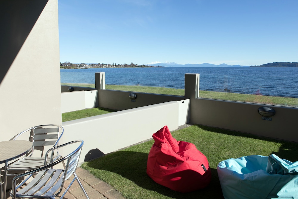 Suite, 1 Bedroom, Lake View photo 3