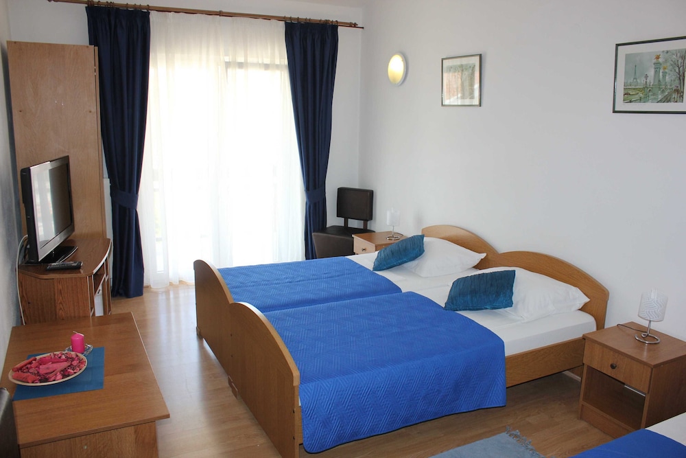 Double Room (Deluxe Room with Patio) photo 1