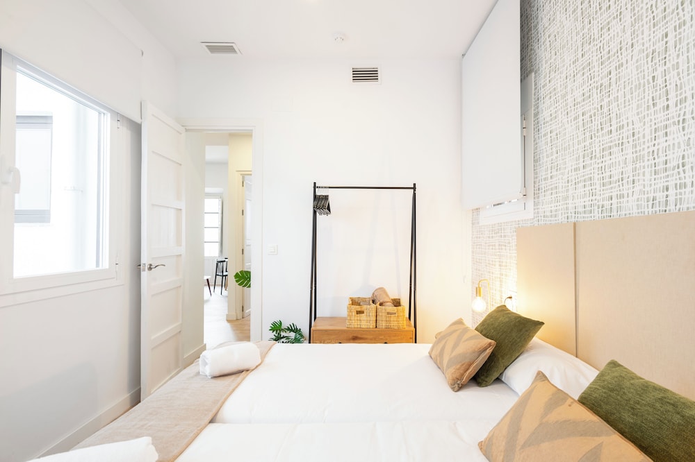 Superior Apartment, 2 Bedrooms, 2 Bathrooms, City View photo 2