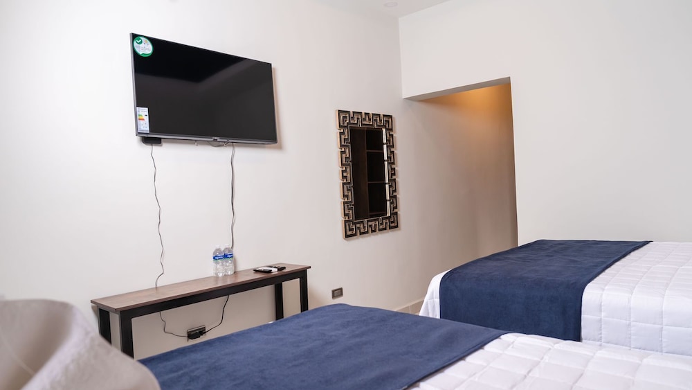 Deluxe Double Room, 2 Queen Beds photo 2