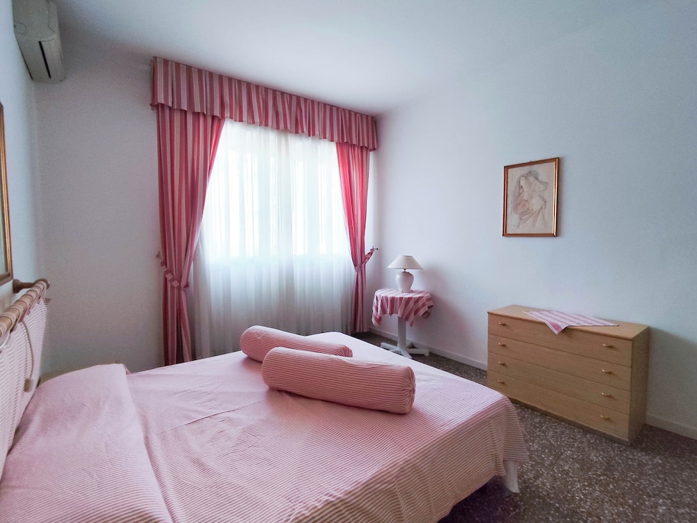 Apartment, 2 Bedrooms, Balcony, City View photo 3