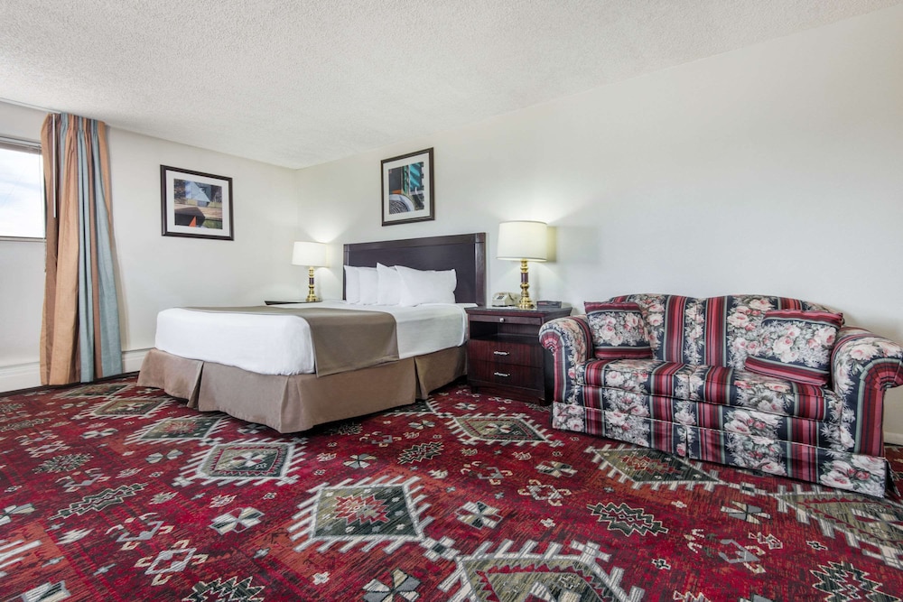 Suite, 1 King Bed, Non Smoking, Refrigerator & Microwave