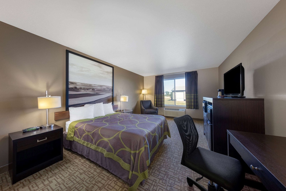 Room, 1 Queen Bed, Non Smoking (Dog-Friendly) - Photo 2