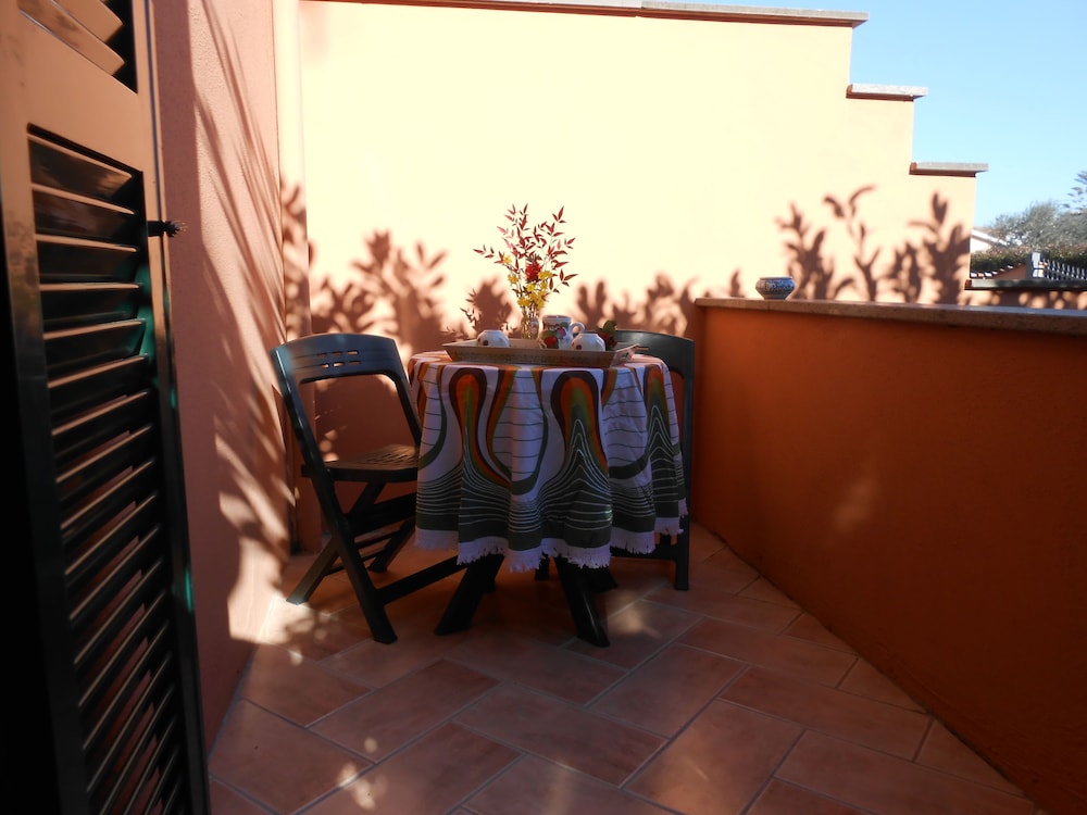 Comfort Triple Room, 1 Bedroom, Balcony, Garden View photo 3