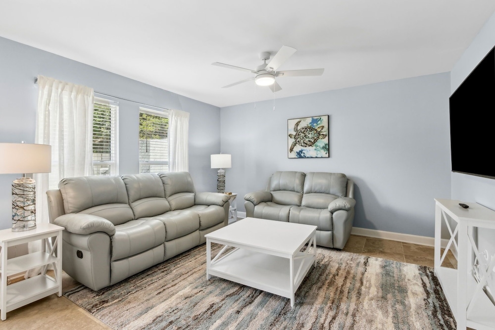 Condo, 2 Bedrooms