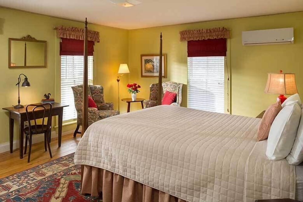 Gallery Room, 1 King Bed, Ground Floor (Drummond’s Point Room) photo 2