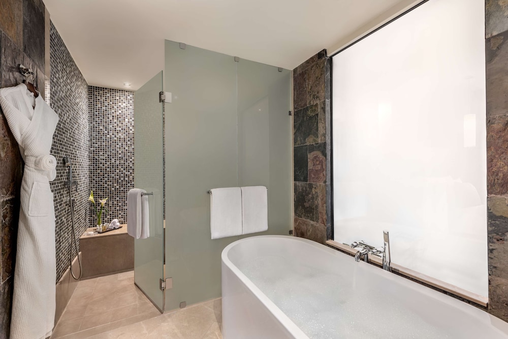 Battuta Suite, Evening Drinks & Canapes Section, Free Shuttle To Public Beach thumbnail 6