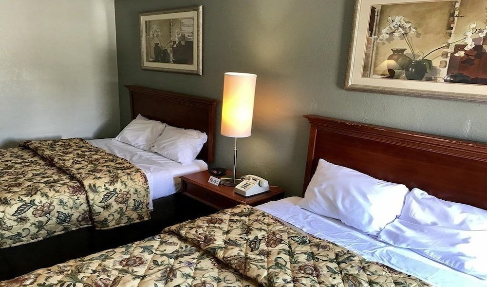 Traditional Double Room, 2 Queen Beds, Accessible, Non Smoking photo 3
