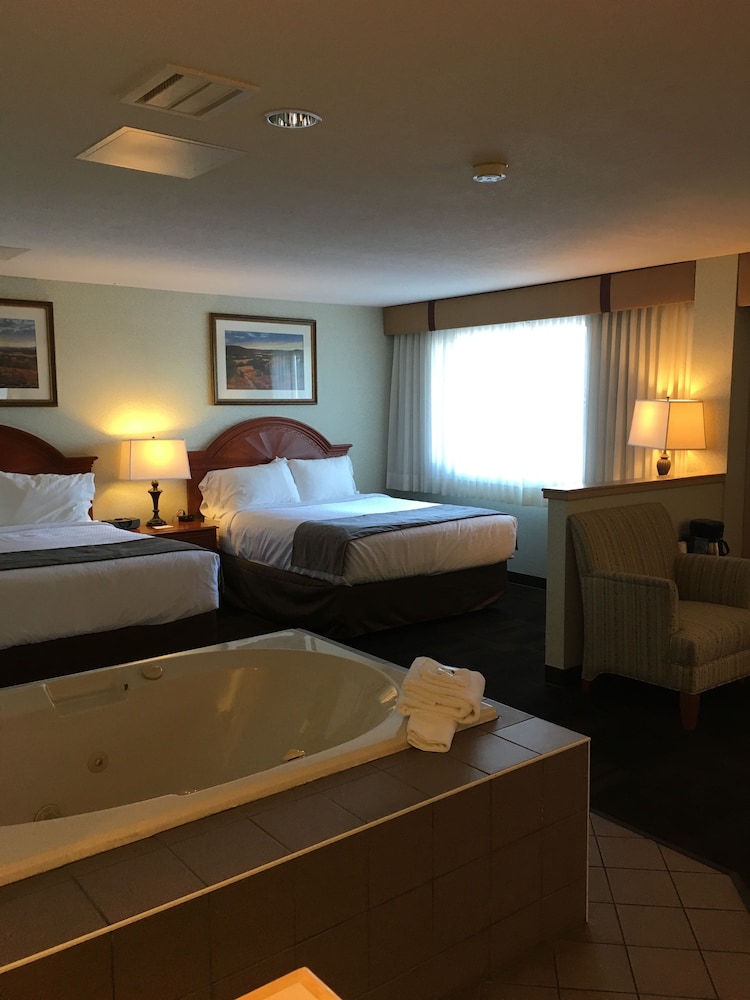 Jacuzzi Suite, Two Queen Beds