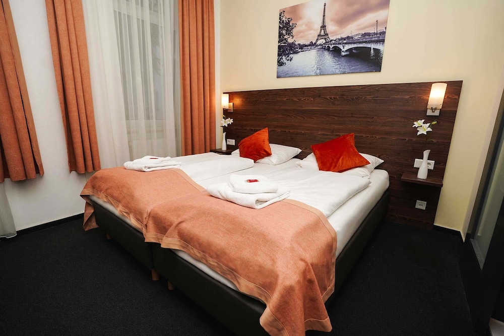 Twin Room - Photo 7