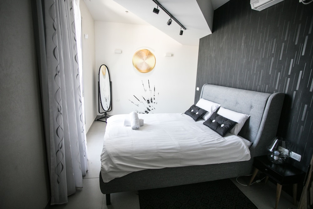 Deluxe Double Room Single Use photo 1
