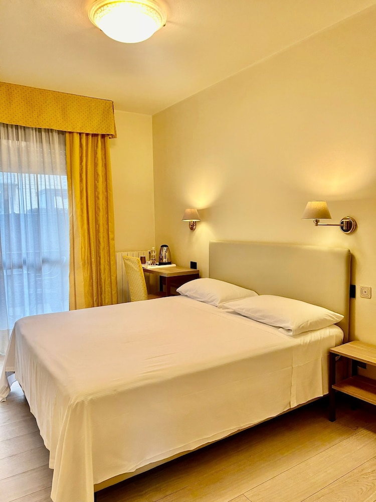 Superior Double Room Single Use photo 1