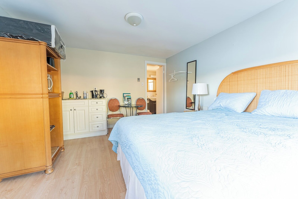 Cabin, 1 Queen Bed, Patio, Lake View photo 1