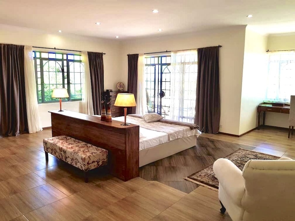 Executive Double Room, 1 King Bed, Pool View photo 3