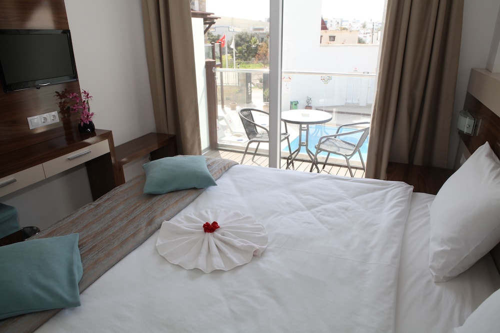 Standard Room, Pool View