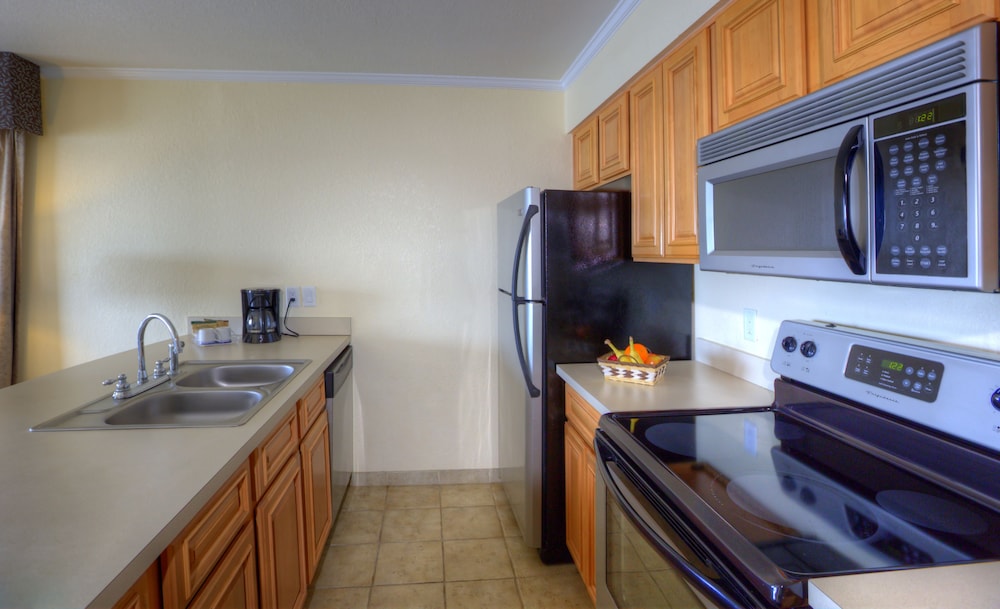 Suite, 1 Queen Bed with Sofa bed (One Bedroom Suite Bay/Pool View) - Photo 4