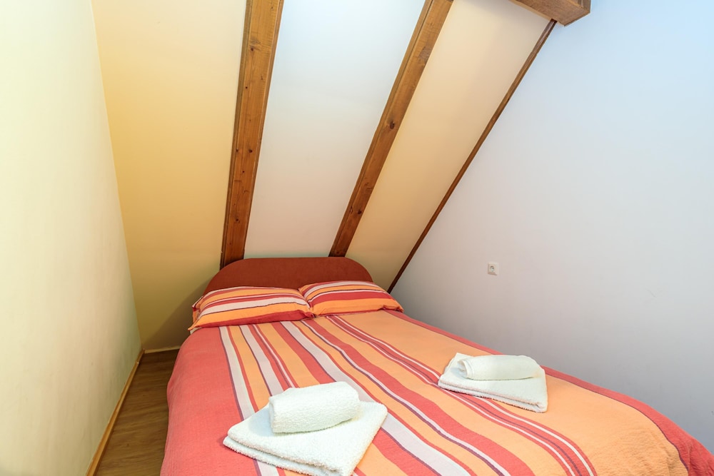 Family House, Multiple Bedrooms, 2 Bathrooms, Mountainside (Chalet Zavrh with Private Heated Pool)