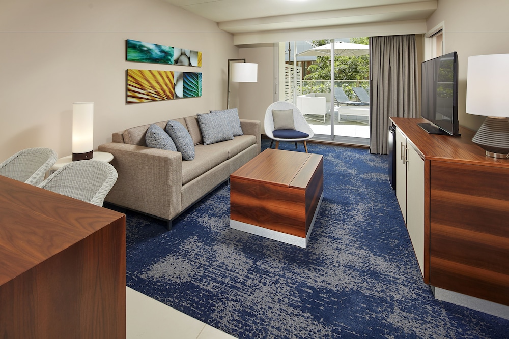 Suite, 1 King Bed - Photo 2