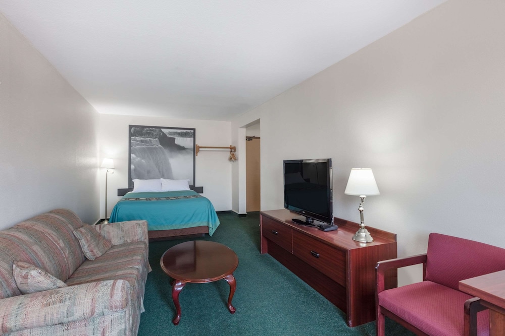 Suite, 1 King Bed, Non Smoking (Two-Room Suite) - Photo 1
