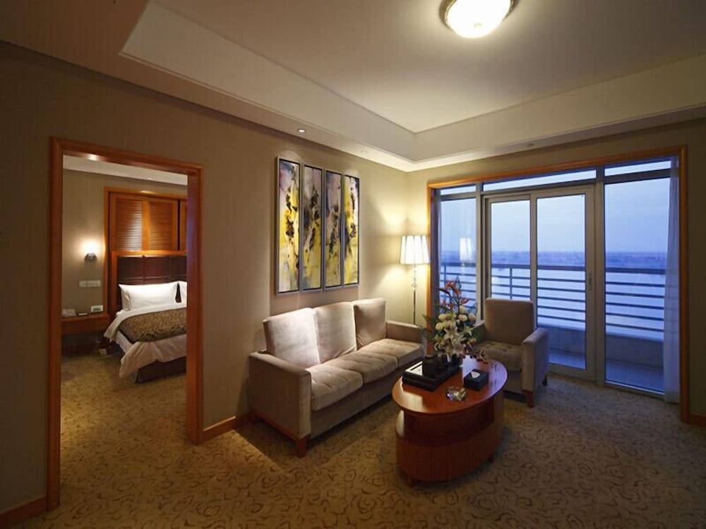Lake View Suite photo 1