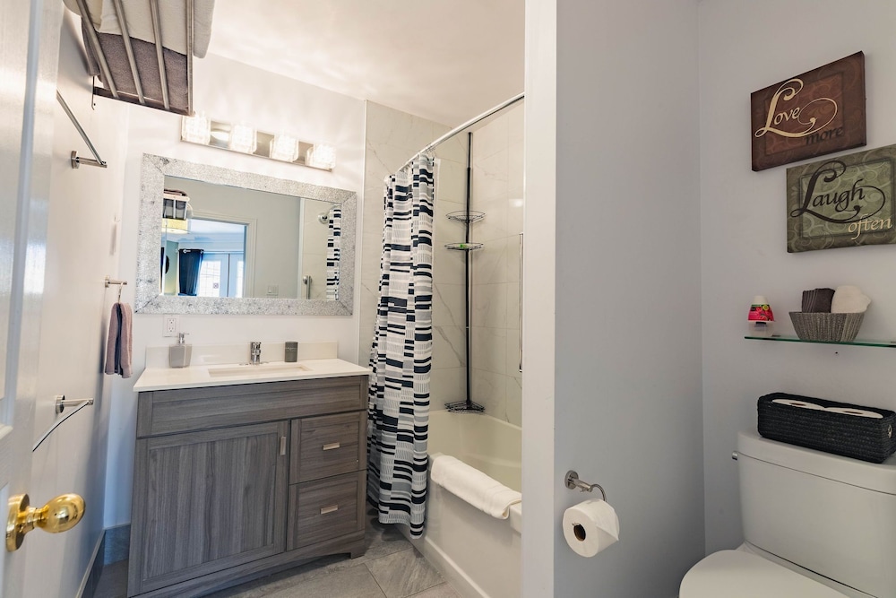 Luxury Double Room, Ensuite, Pool View (Upper Floor) photo 3