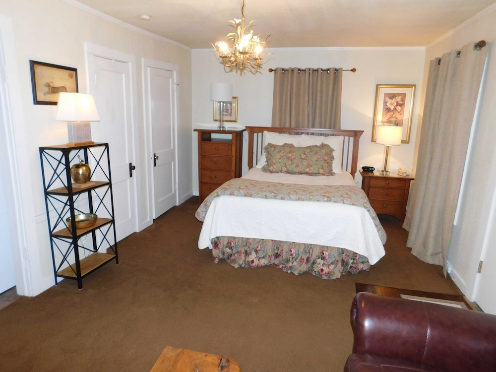 Single Queen Suite photo 2
