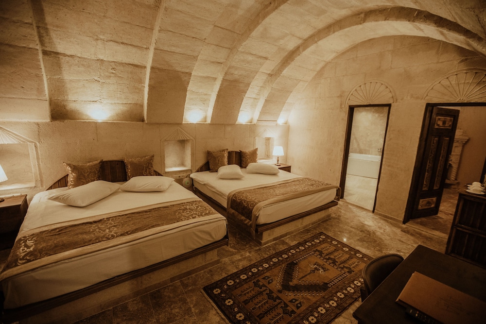 Deluxe Quadruple Room, Bathtub photo 3
