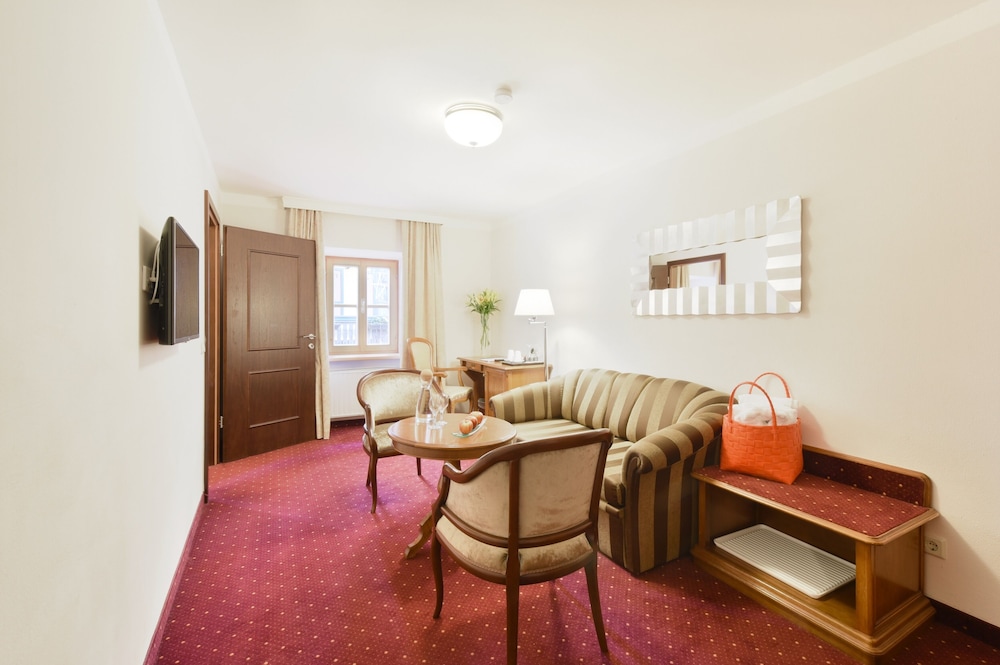 Suite, City View - Photo 6