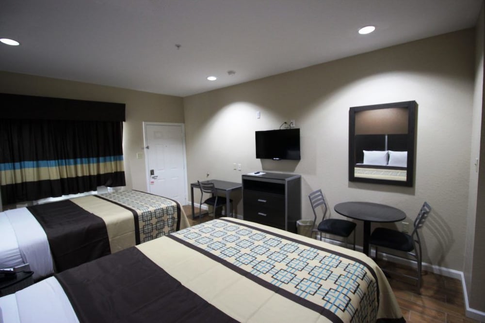 Double Room, 2 Queen Beds, Non Smoking photo 3