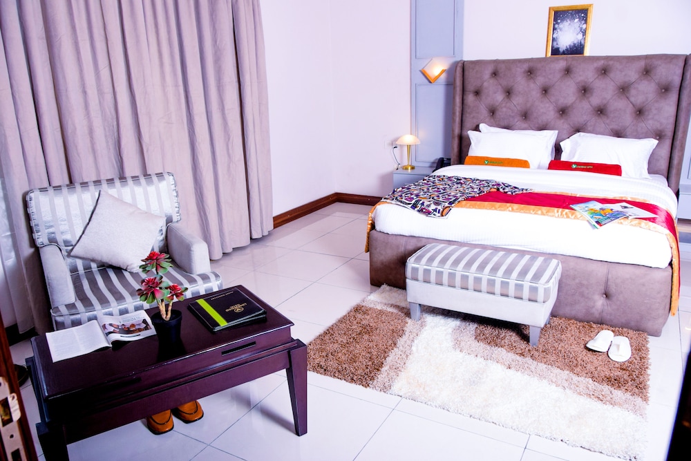 Ambassadorial Suite photo 2