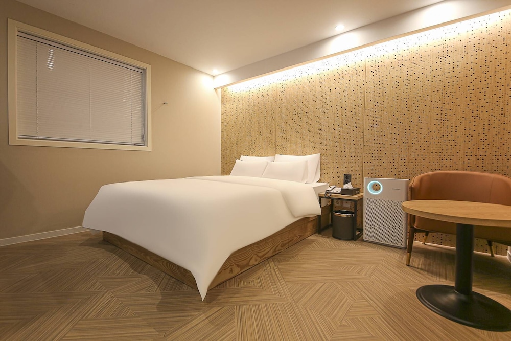 Deluxe Room (Gaming 2PC)