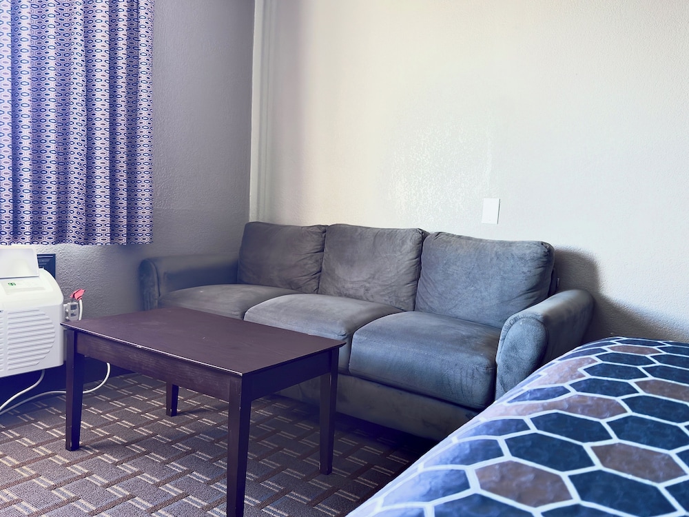 Standard Double Room, 2 Queen Beds - Photo 6