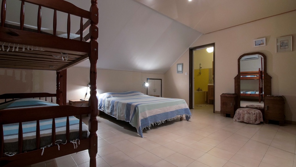 Romantic Room, 1 King Bed, Private Bathroom (1), photo 6