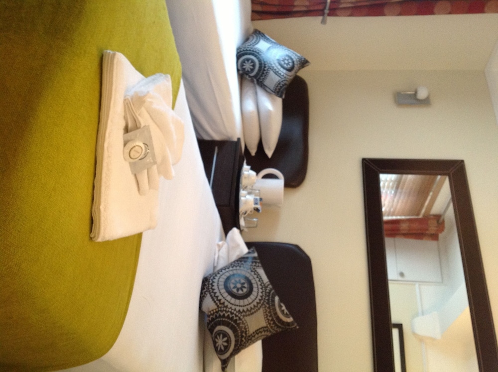 Twin Room, Ensuite photo 1
