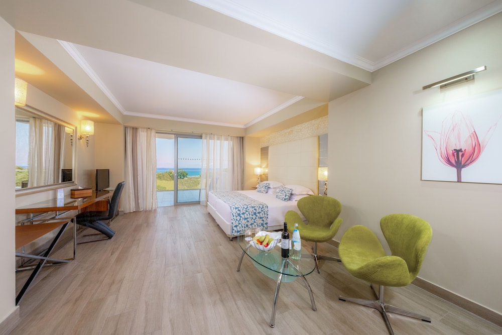 Deluxe Double Room, Partial Sea View