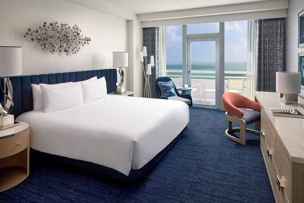 Room, 1 King Bed, Balcony, Oceanfront - Photo 1