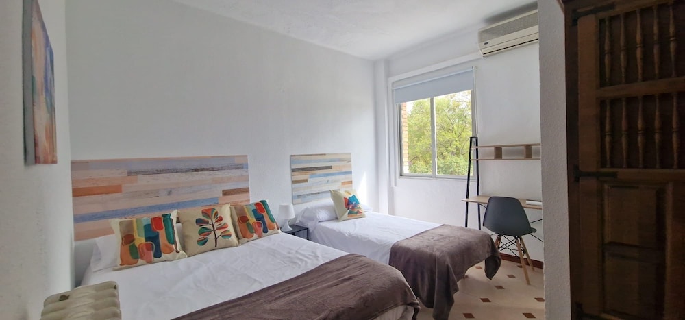 Habitación Triple Familiar, Vista a la Ciudad