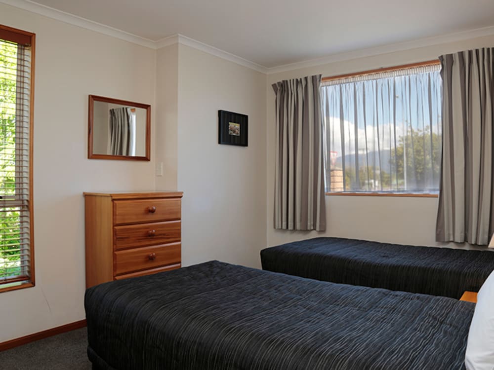 One Bedroom Spa Bath Apartment For Four photo 2