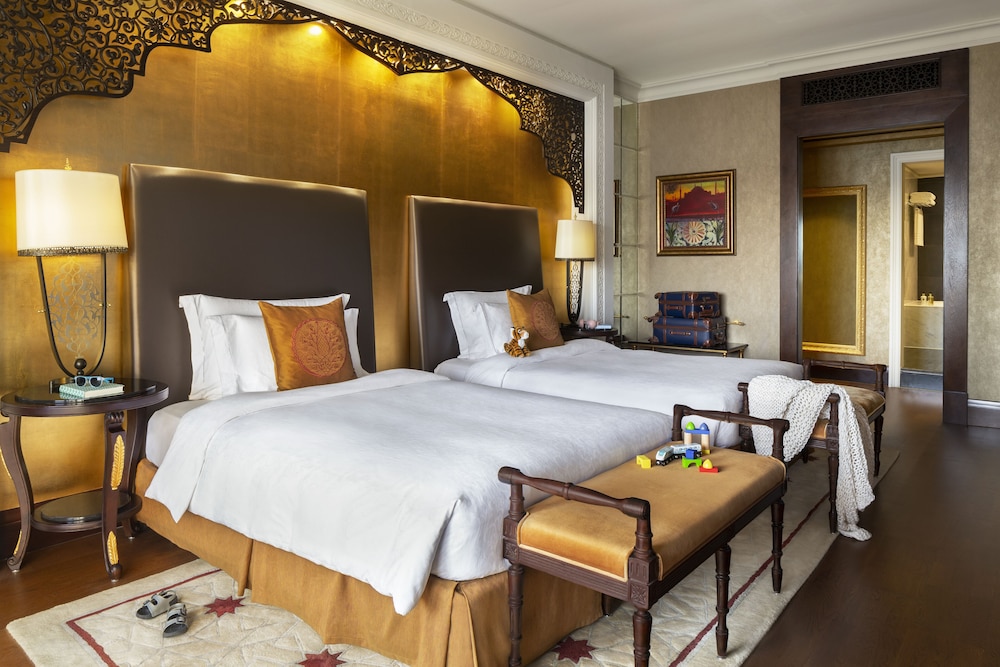 Imperial Two Bedroom Suite, Club Lounge access/benefits, afternoon tea, luxury spa facilities thumbnail 5