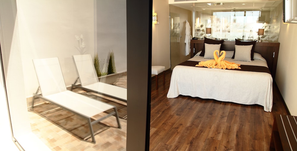 Premium Double Room, Jetted Tub (519520) - Photo 11