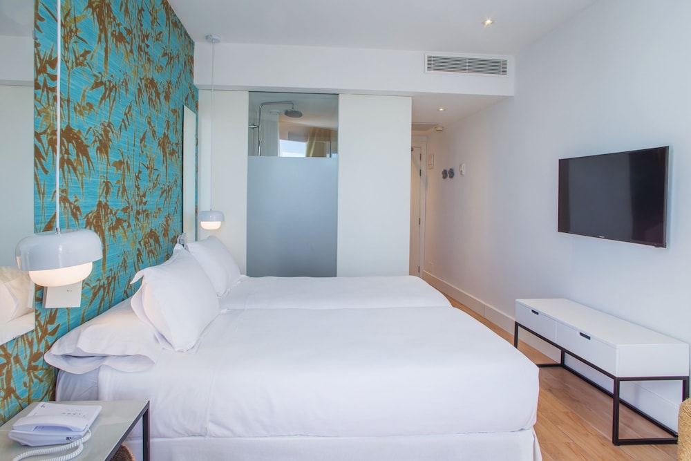 Premium Twin Room, Balcony, Partial Sea View