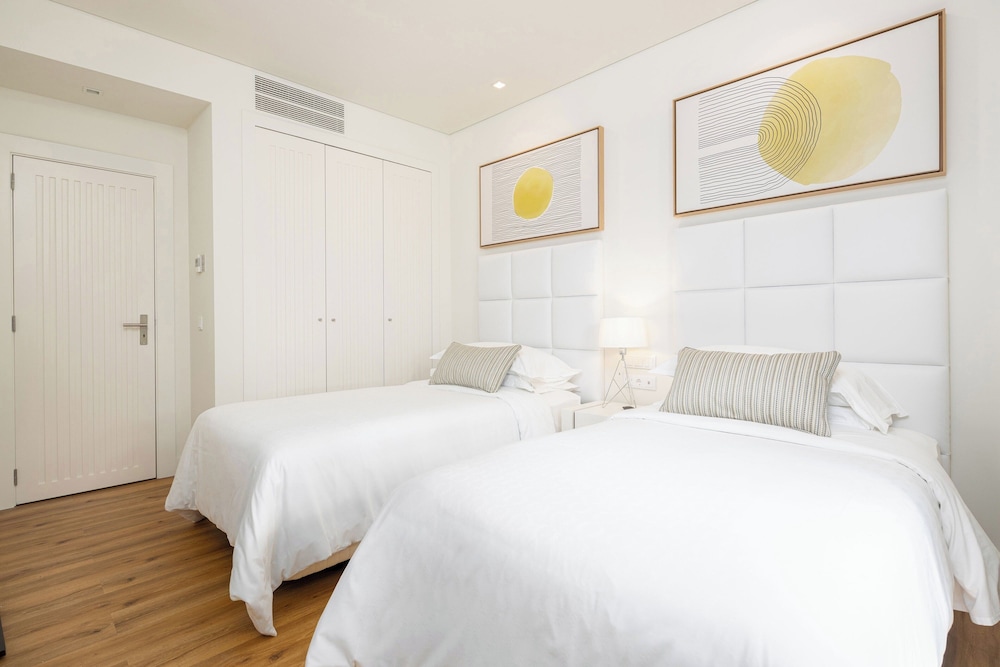 Superior Suite, 2 Bedrooms, Garden View (Balcony) - Photo 5