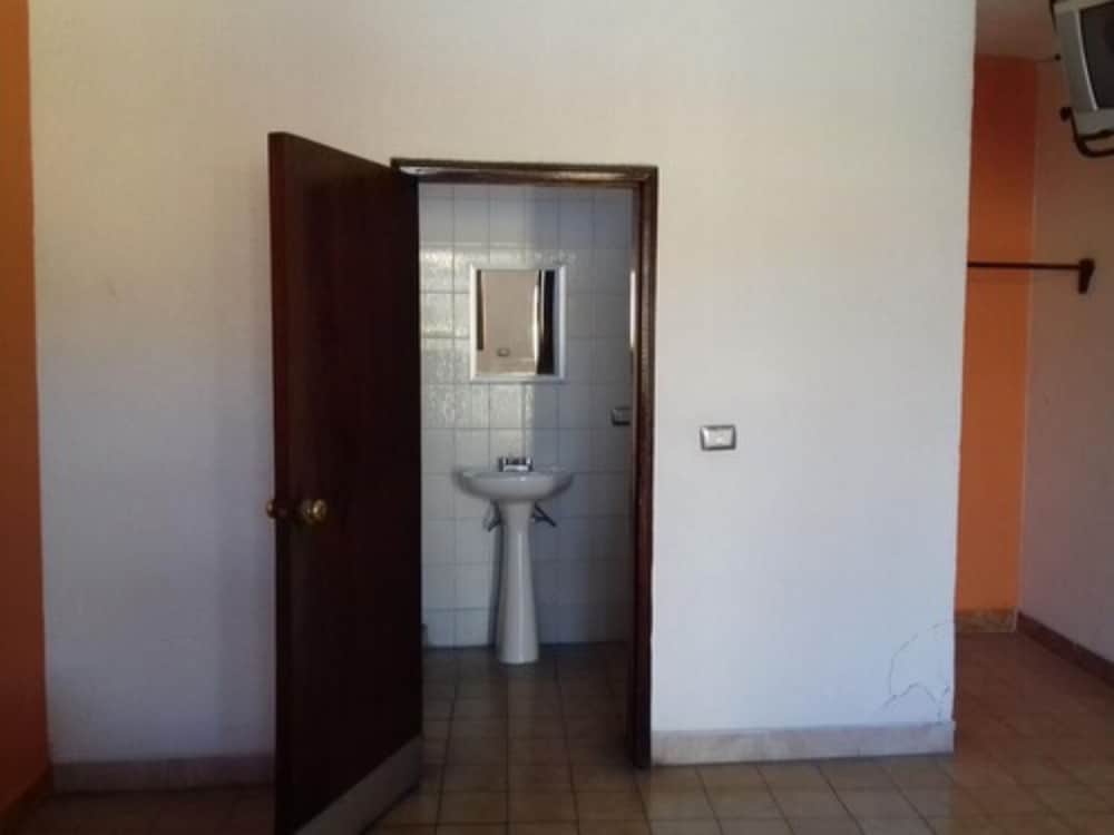 Basic Room photo 2