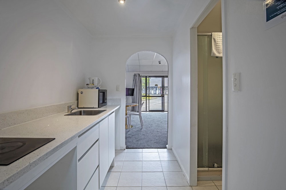 One-Bedroom Queen - Photo 3
