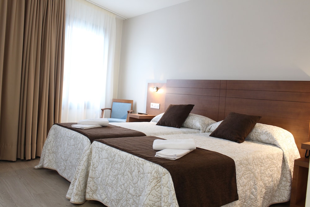 Twin Room - Photo 3